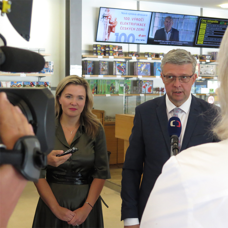 Vicepremiér Havlíček během tiskové konference odpovídá na otázky České televize.